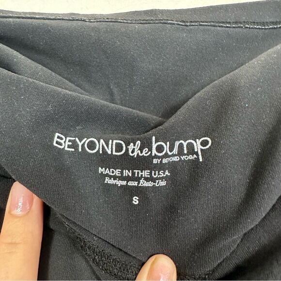 Beyond the Bump Coated Maternity Leggings in Black Size S - Picture 9 of 13